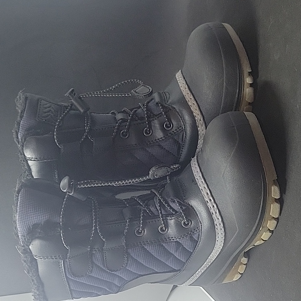 Little boy winter boots